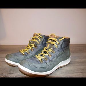 Women’s Hiking Boots